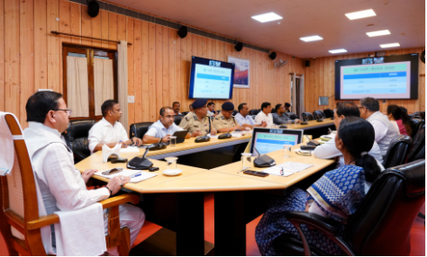 मुख्यमंत्री श्री पुष्कर सिंह धामी ने मुख्यमंत्री आवास में शासन के उच्चाधिकारियों एवं बीडियो कॉन्फ्रेंसिंग के माध्यम से पुलिस महानिदेशक सहित आयुक्तों, उपपुलिस महानिरीक्षको, जिलाधिकारियों एवं वरिष्ठ पुलिस अधीक्षकों के साथ प्रदेश की कानून व्यवस्था की गहनता से समीक्षा की।